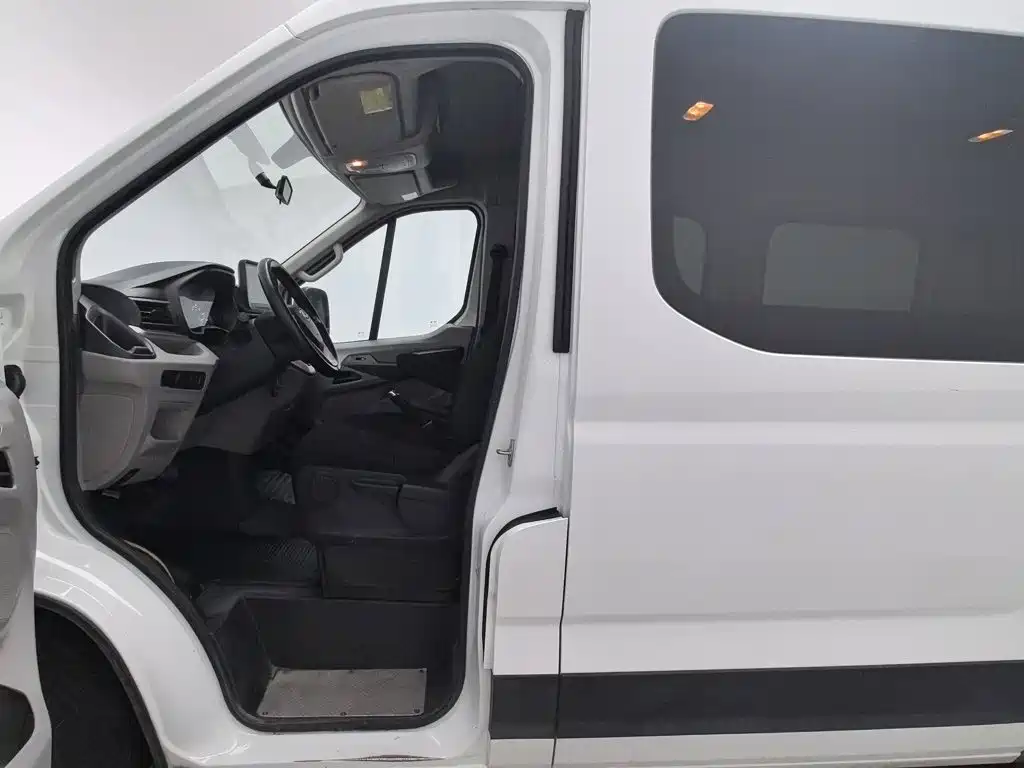 SAIC Maxus Xintu V90 2021 2020 2.0T AMT YunJie Edition FWD Single Rear Tire Short Wheelbase Medium Roof 6-seater