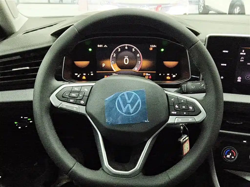 Volkswagen Sagitar 2025 300TSI DSG Flying Leap Edition фото 3