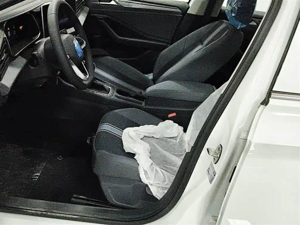 Volkswagen Sagitar 2025 300TSI DSG Flying Leap Edition фото 7