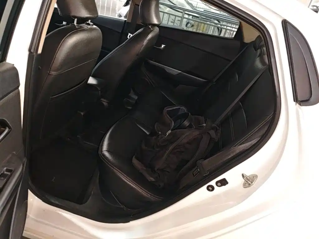 Kia K2 2017 2015 Sedan 1.4L AT GLS