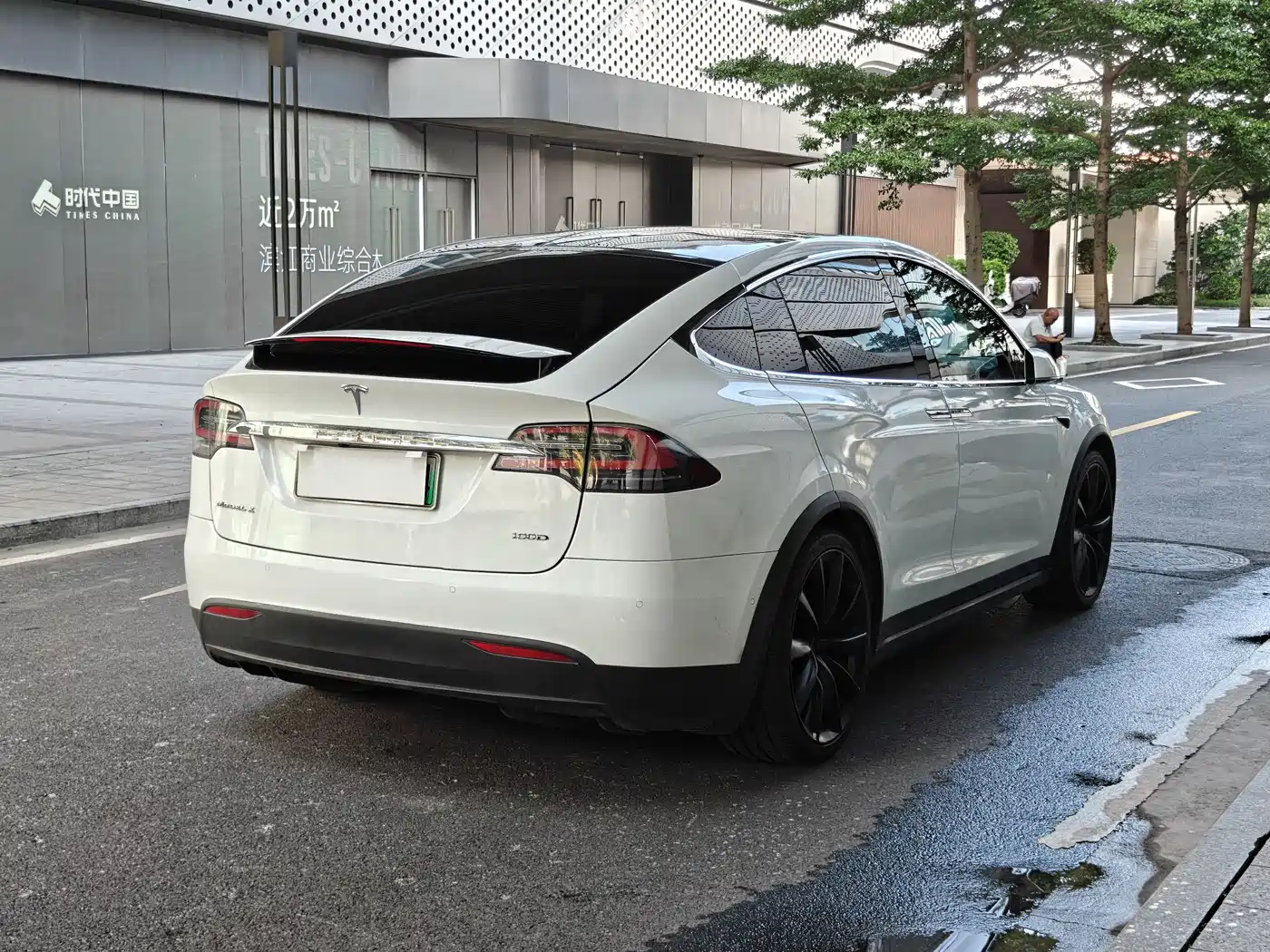 TESLA MODEL X