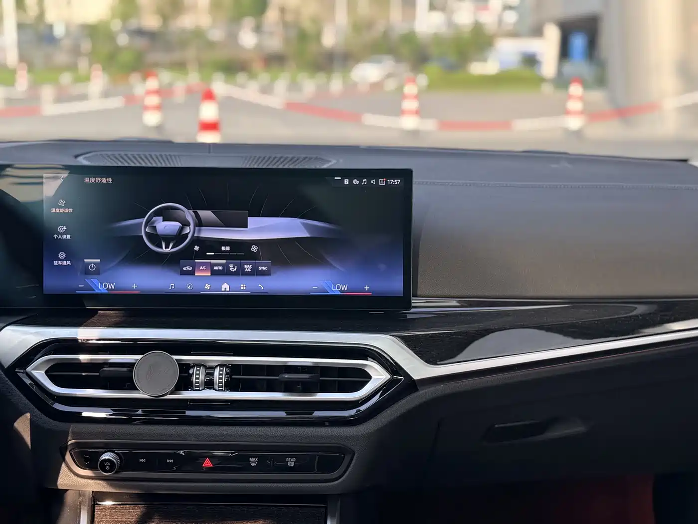 BMW 3 Series 2023 325Li M Sport Black Night Package фото 23
