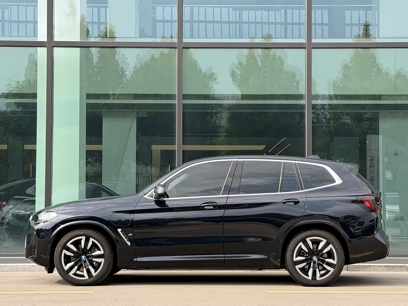 BMW iX3 2025 2024 Leading Edition