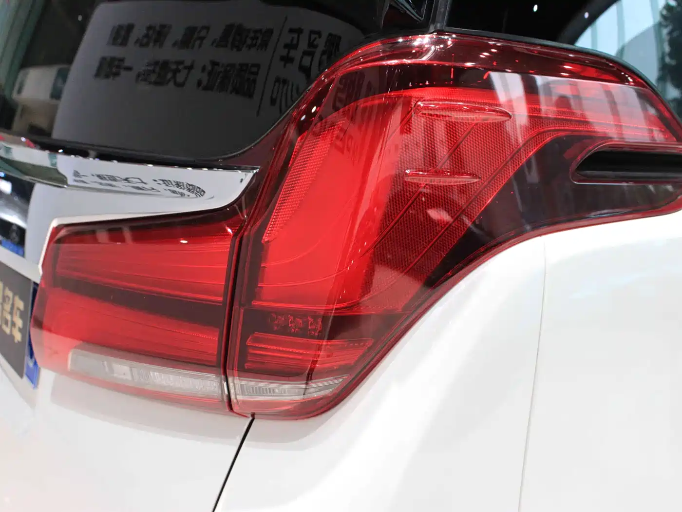 Toyota Alphard 2020 Hybrid 2.5L Premium Edition фото 8