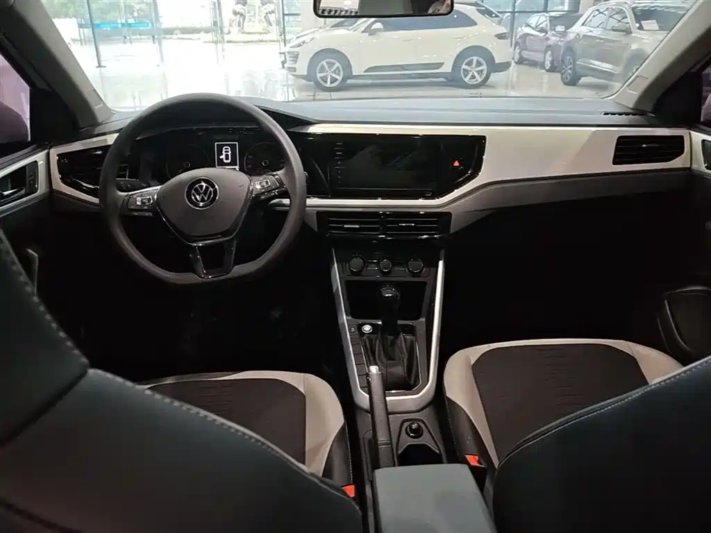 Volkswagen Polo 2021 Plus 1.5L Automatic Colorful Tech Edition фото 10