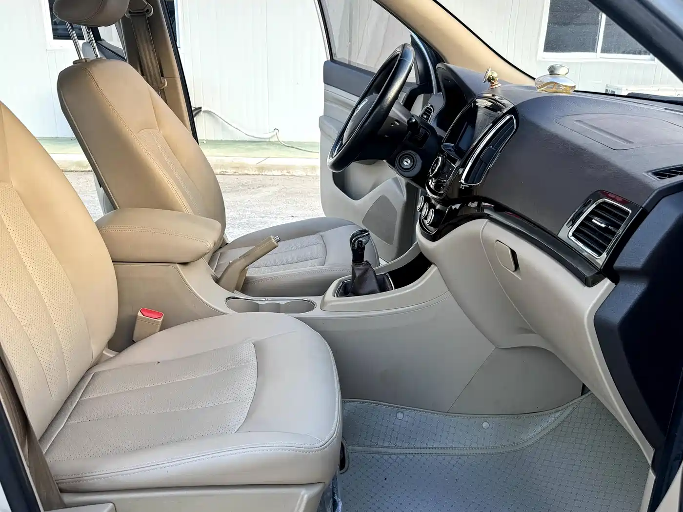 Baojun 730 2015 2014 1.5L Manual Comfort 7-seater