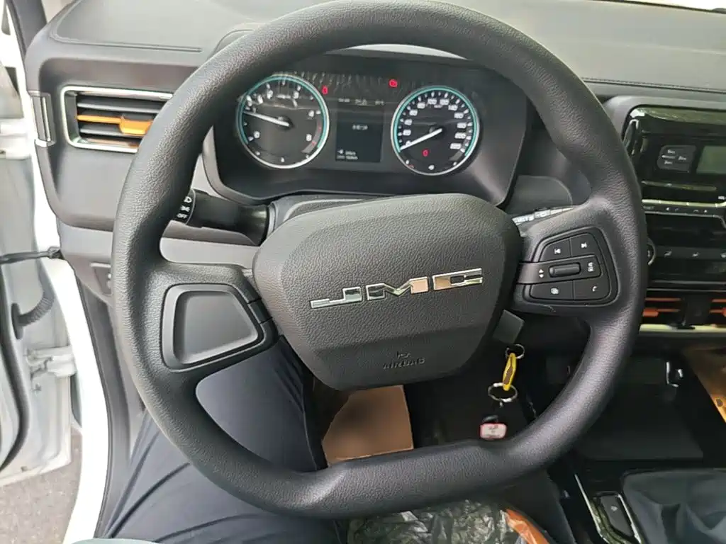 Jiangling Baodian 2025 2025 Model 2.5T Manual Diesel 4WD Long Wheelbase Flatbed