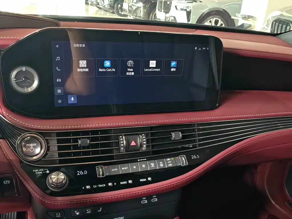 Фото 34 - Lexus LS