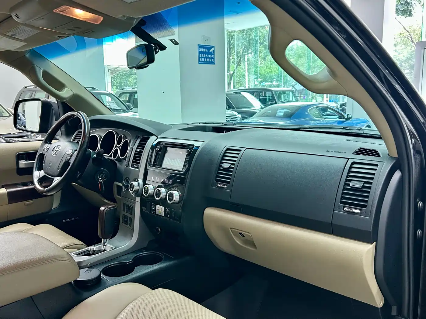 Toyota Sequoia 2010 5.7 Platinum Edition фото 10
