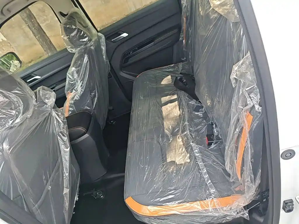 Jiangling Baodian 2025 2025 Model 2.5T Manual Diesel 4WD Long Wheelbase Flatbed
