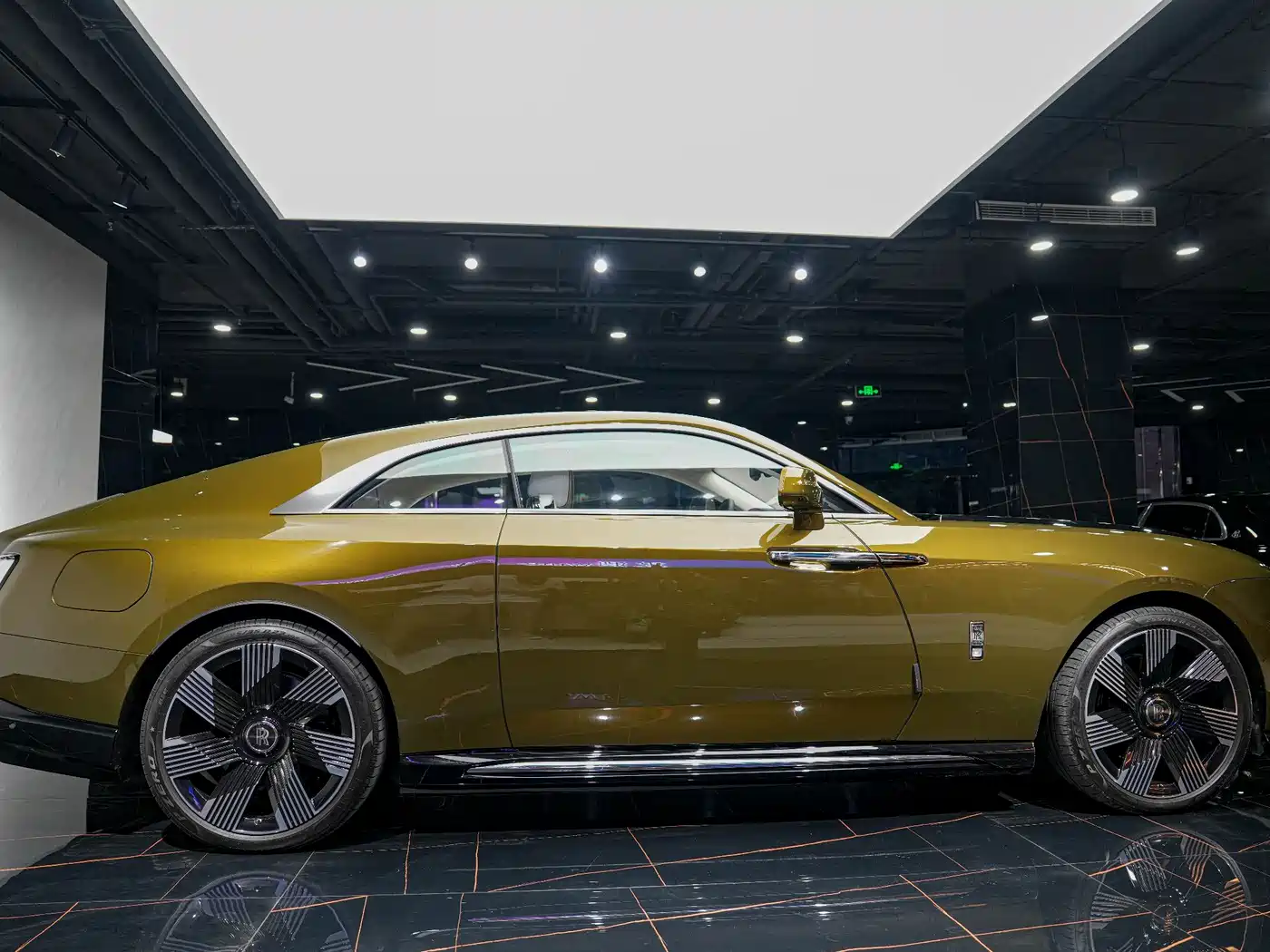 Rolls-Royce Spectre 2024 Standard Model фото 5
