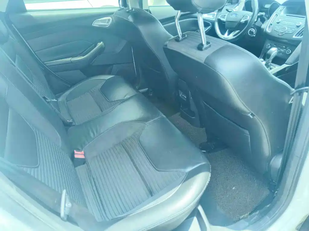 Photo 11 - Ford Focus