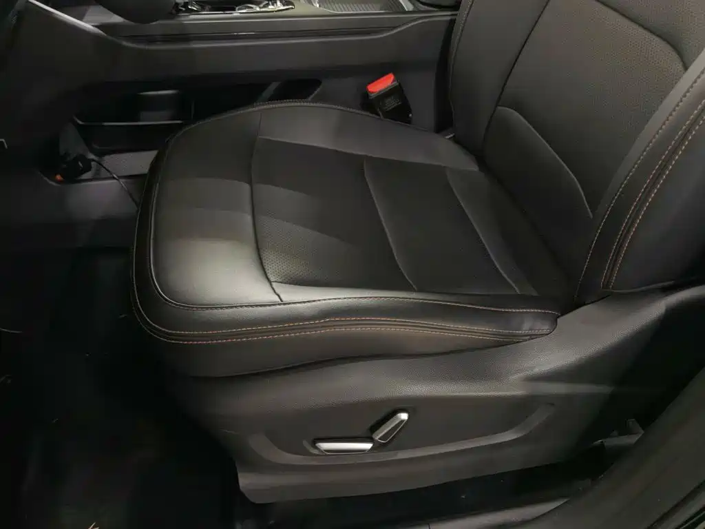 Фото 20 - Geely Haoyue L