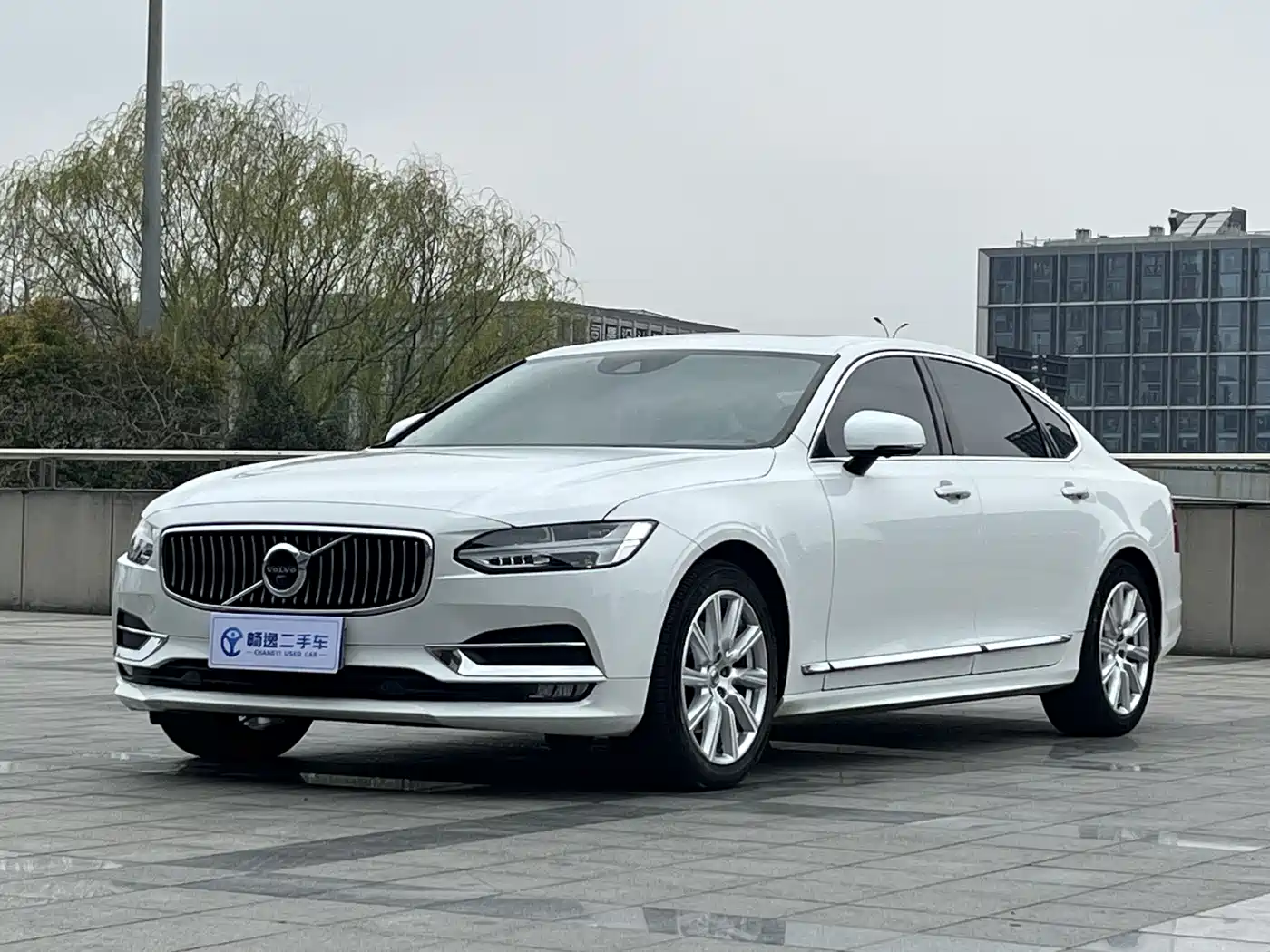 Фото 1 - Volvo S90