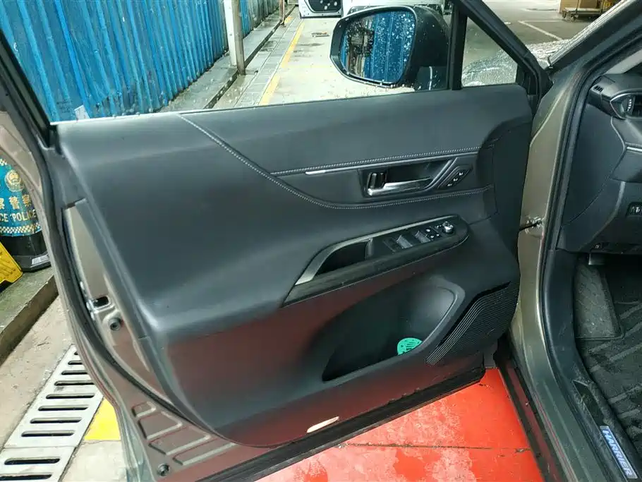 Toyota Lingfang HARRIER 2022 Hybrid 2.5L CVT 4WD Flagship Edition фото 7