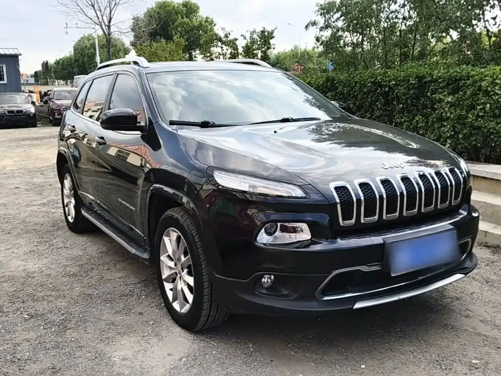Фото 4 - Jeep Cherokee