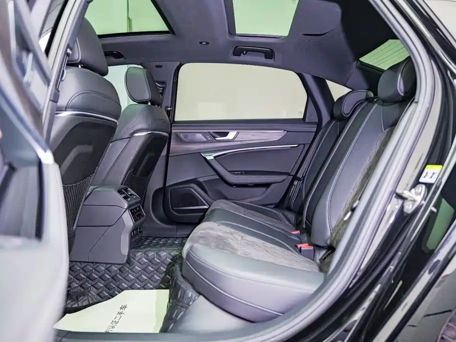 Фото 16 - Audi A6L
