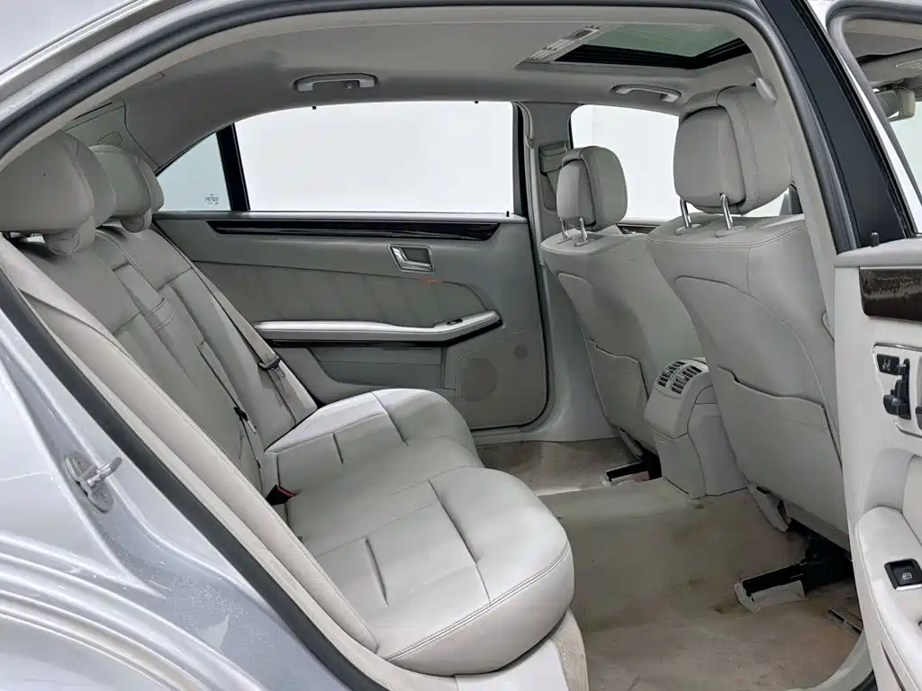 Фото 9 - Mercedes-Benz E-Class
