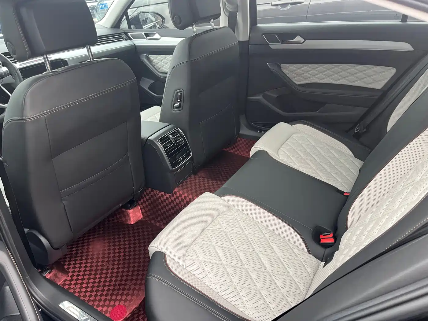 Volkswagen Magotan 2025 Popular Edition 330TSI DSG Luxury фото 19
