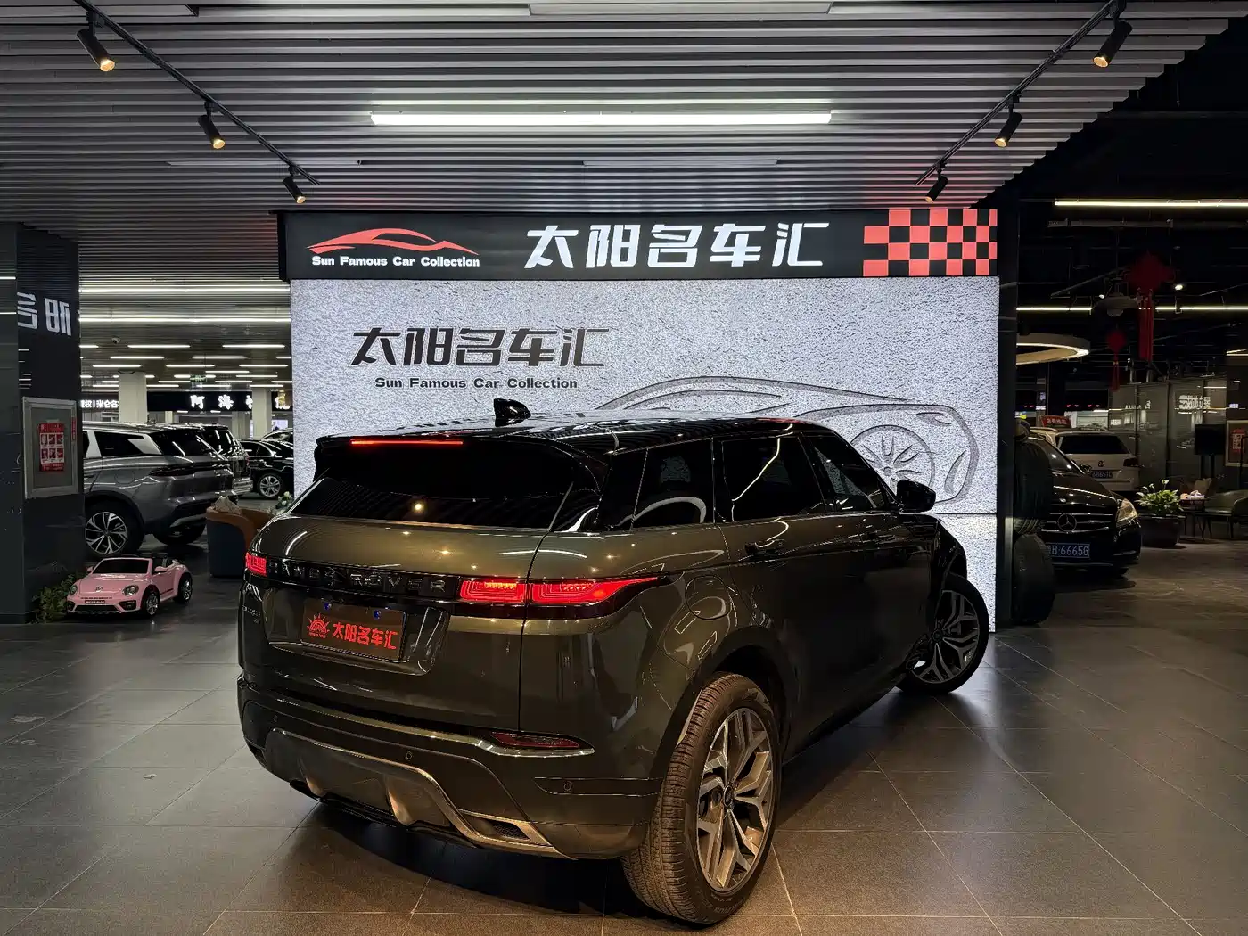 Land Rover Range Rover Evoque 2021 Range Rover Evoque L 249PS R-Dynamic First Edition Launch Edition фото 17