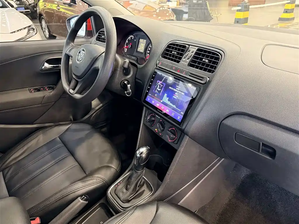 Фото 22 - Volkswagen Polo