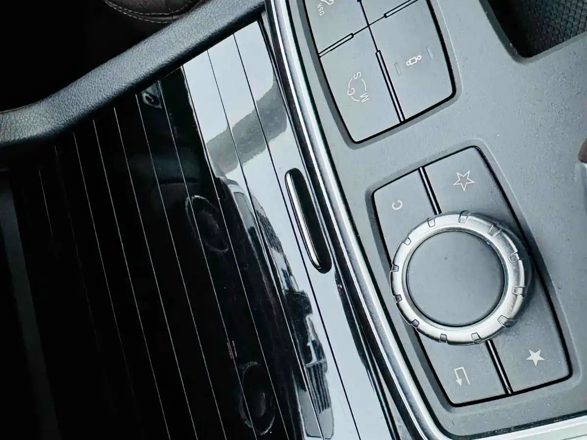Mercedes-Benz M-Class AMG 2012 AMG ML 63 фото 15