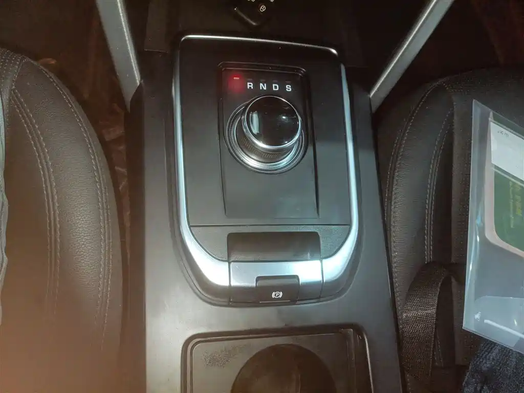 Land Rover Discovery Sport 2018 240PS SE Edition фото 6