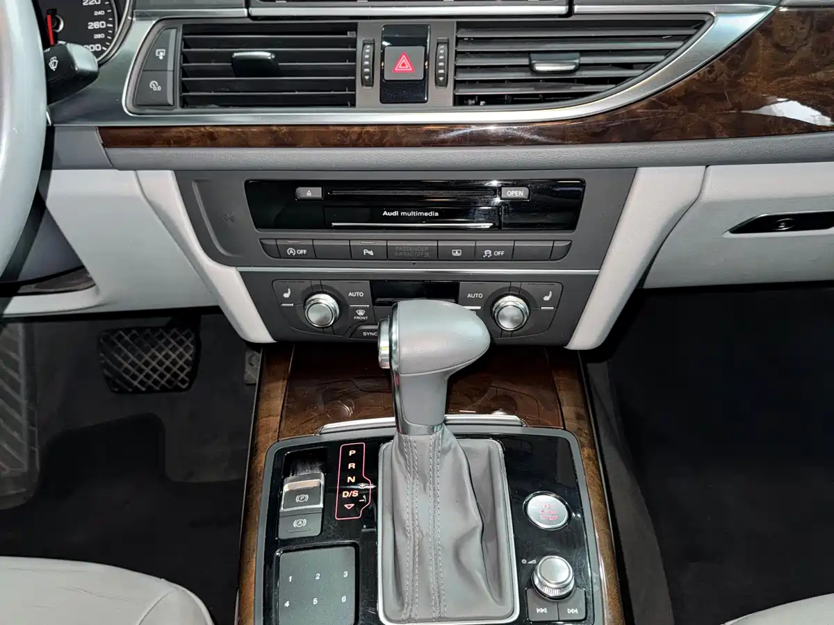Audi A6L 2012 30 FSI Luxury фото 26