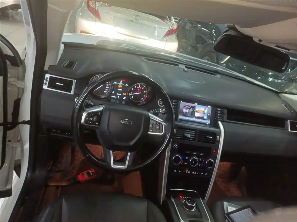 Land Rover Discovery Sport 2018 240PS SE Edition фото 3