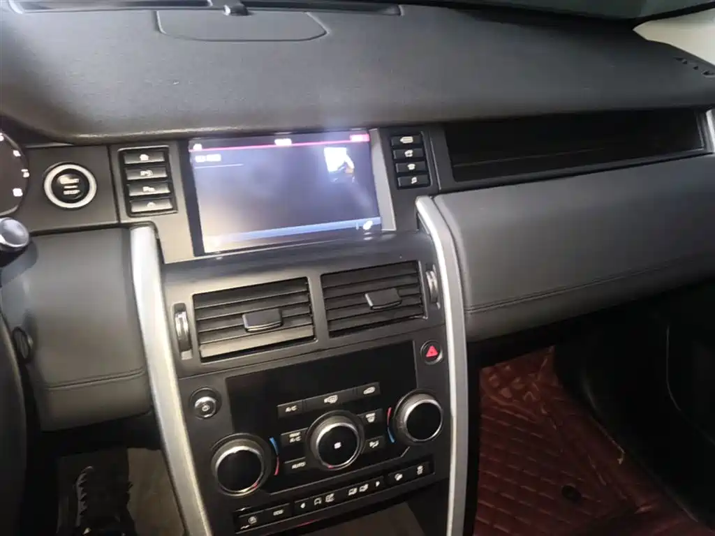 Land Rover Discovery Sport 2018 240PS SE Edition фото 13