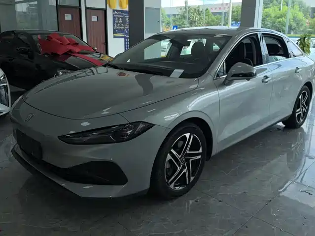 Roewe D7 DMH 125km, Флагман