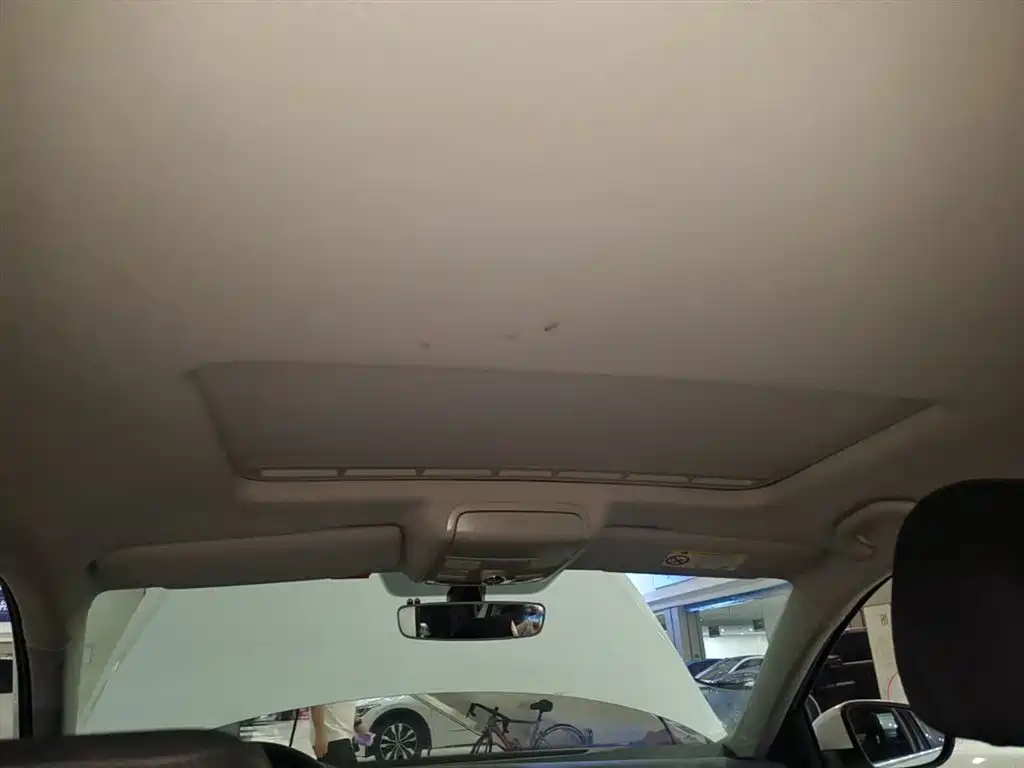 Volkswagen Sagitar 2018 1.6L Automatic Comfort фото 18
