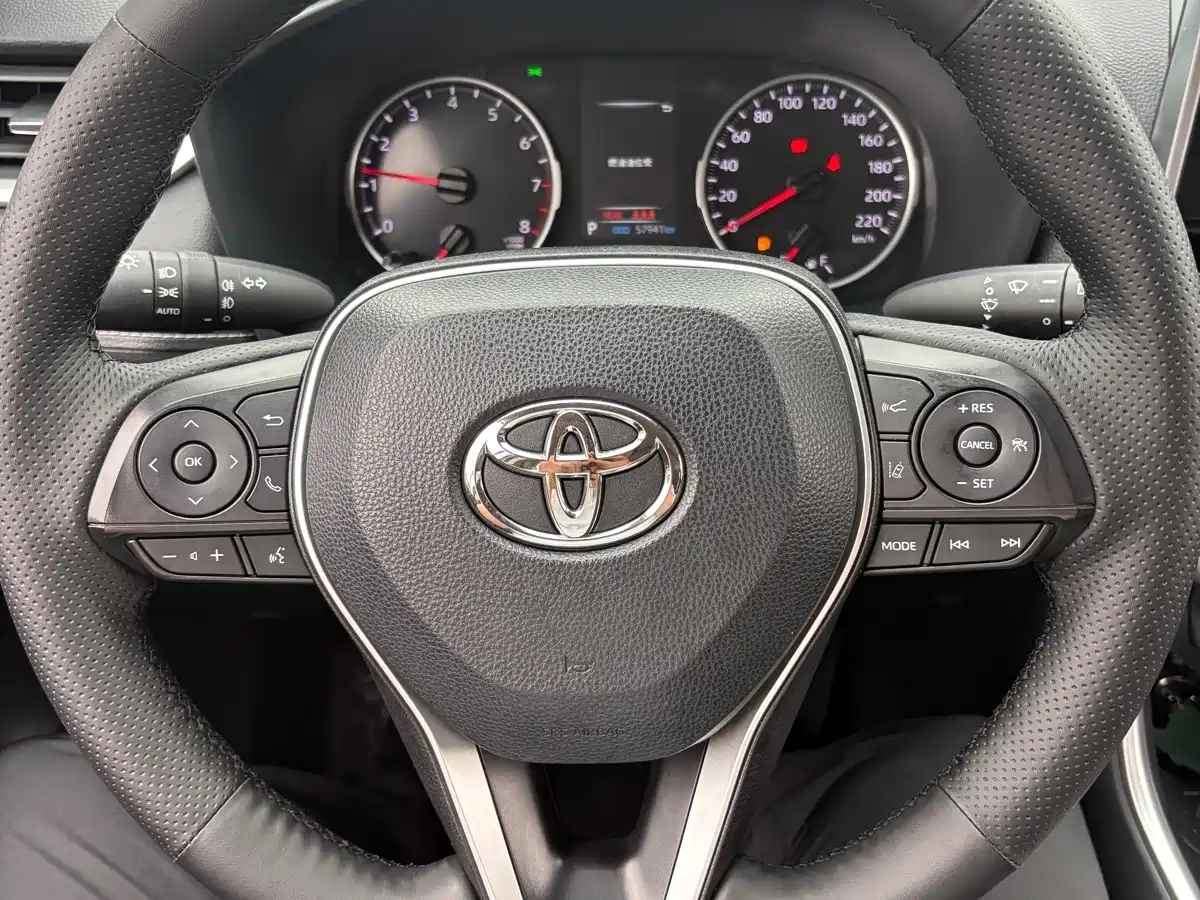 Toyota Wildlander 2022 2.0L CVT FWD Luxury PLUS Edition фото 10