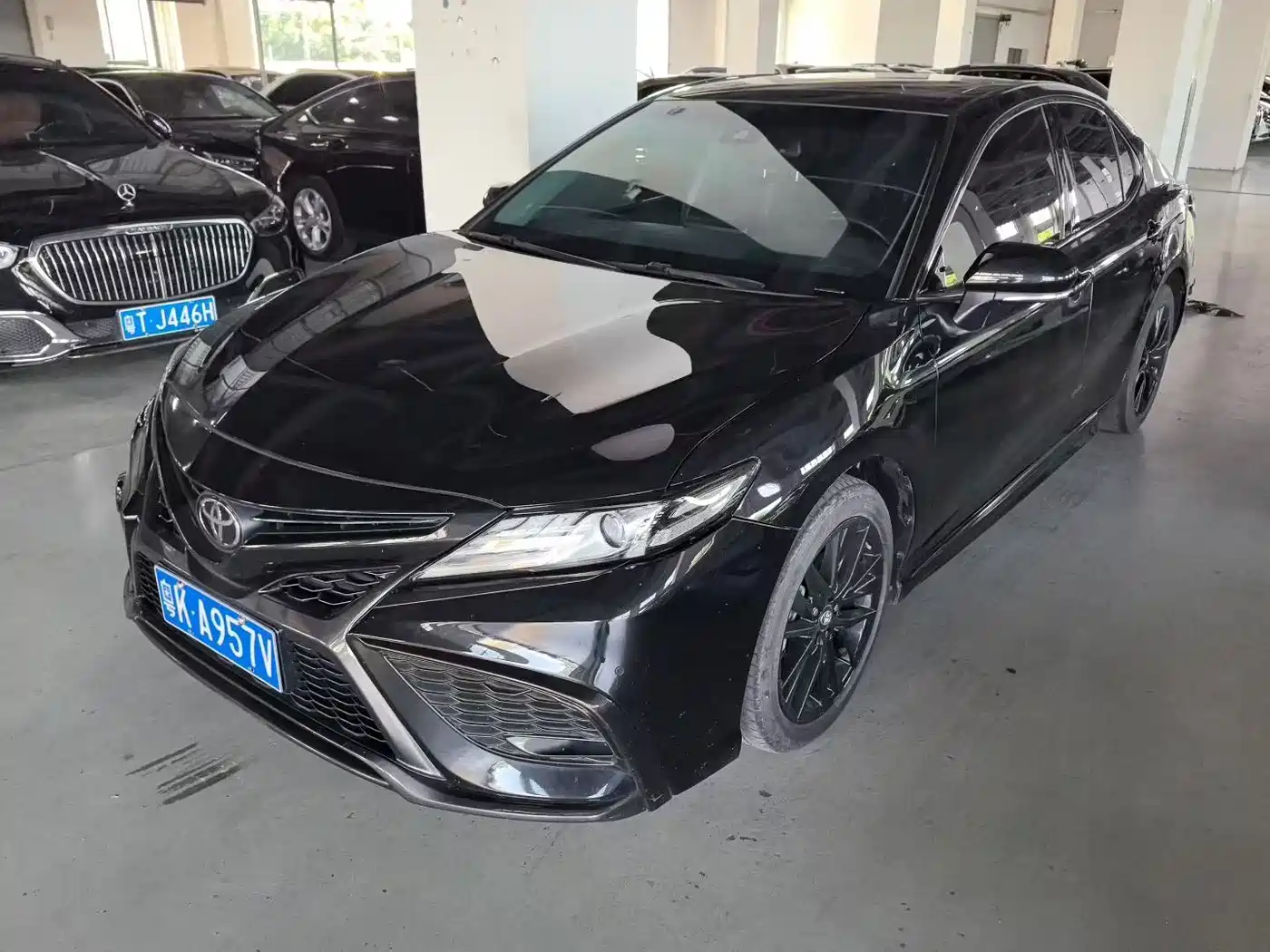 Фото 1 - Toyota Camry