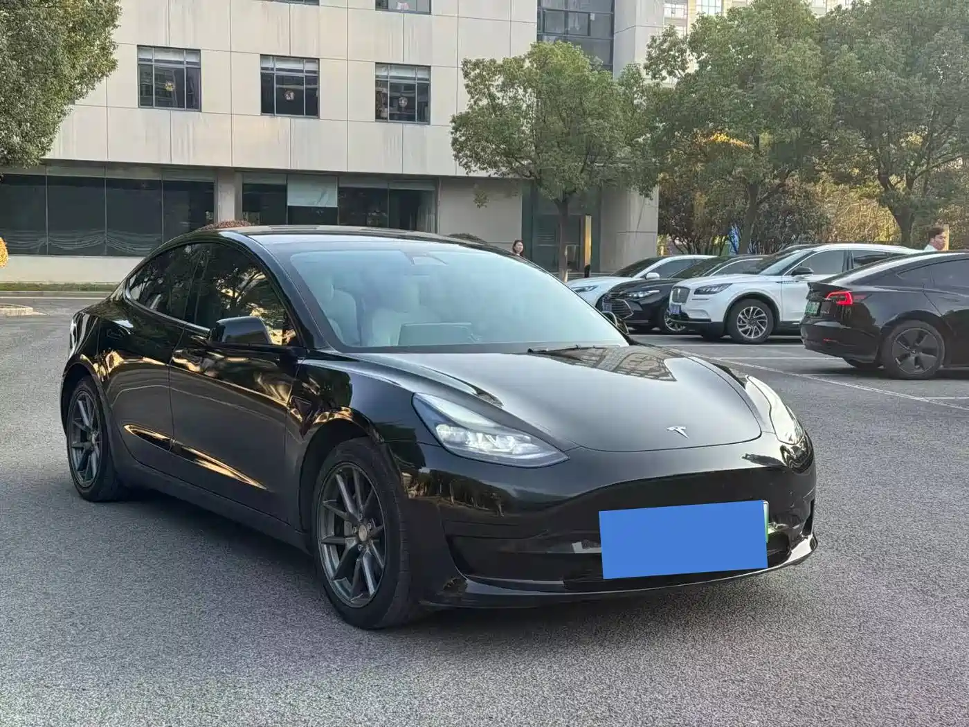 TESLA MODEL 3