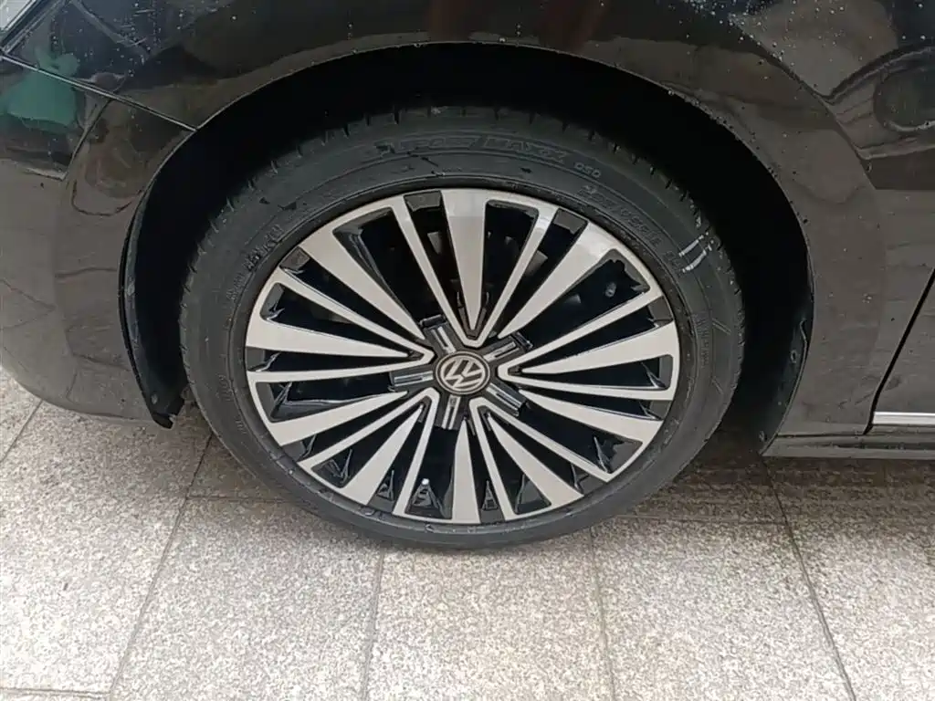Volkswagen Passat 2019 330TSI Luxury Edition China VI фото 23