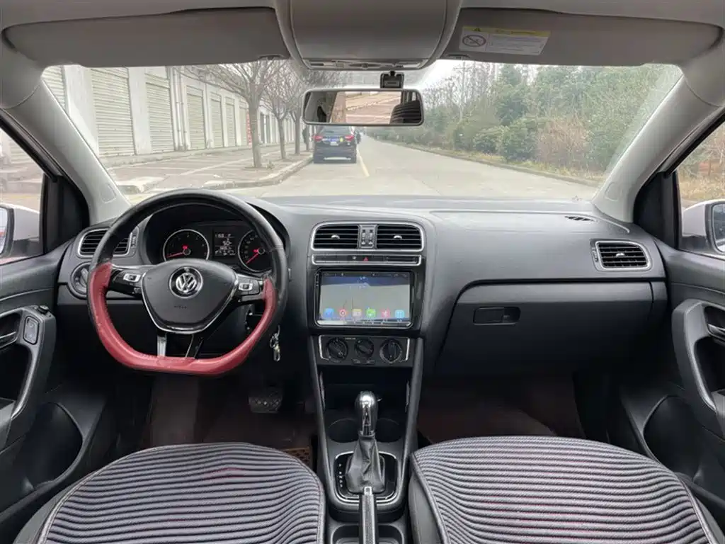 Volkswagen Polo 2016 1.6L Automatic Comfort фото 12