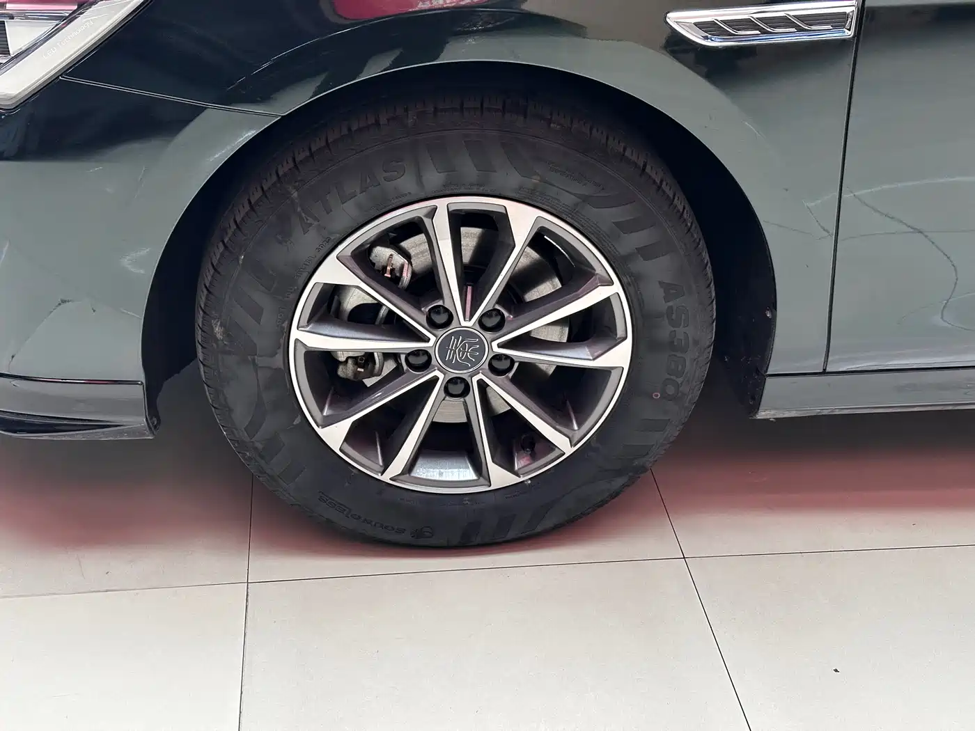 BYD Qin PLUS 2024 Glory Edition DM-i 55KM Leading фото 12