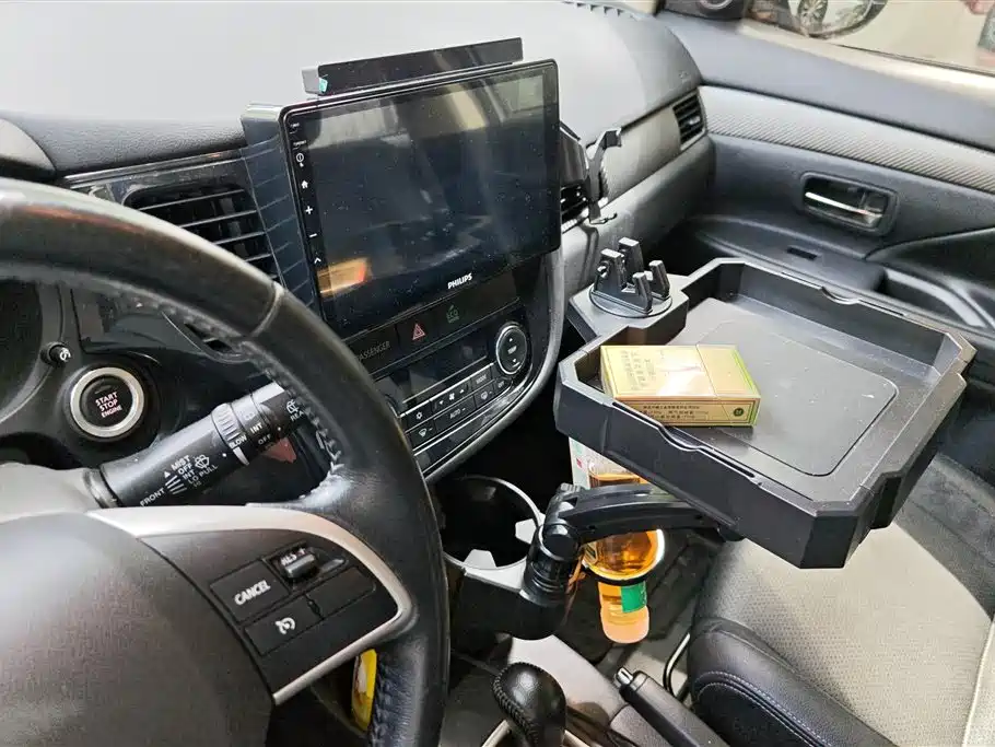 Mitsubishi Outlander (Import) 2013 2.4L 4WD Luxury Navigation 5-seater фото 13