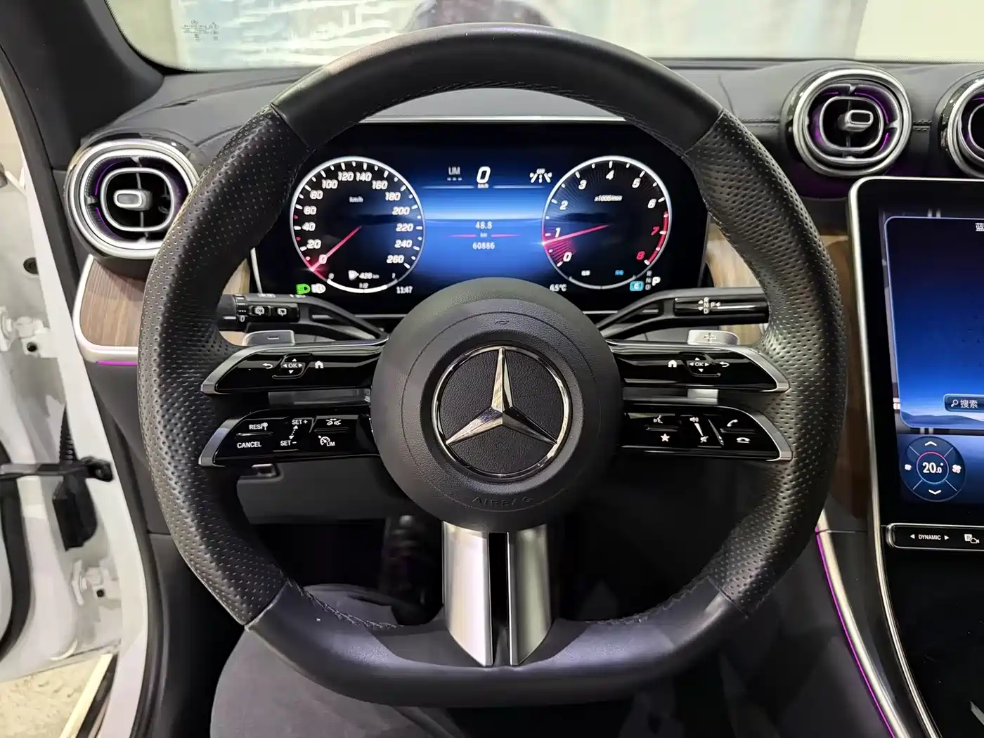 Mercedes-Benz GLC 2023 GLC 300 L 4MATIC Sport 5-Seater фото 7