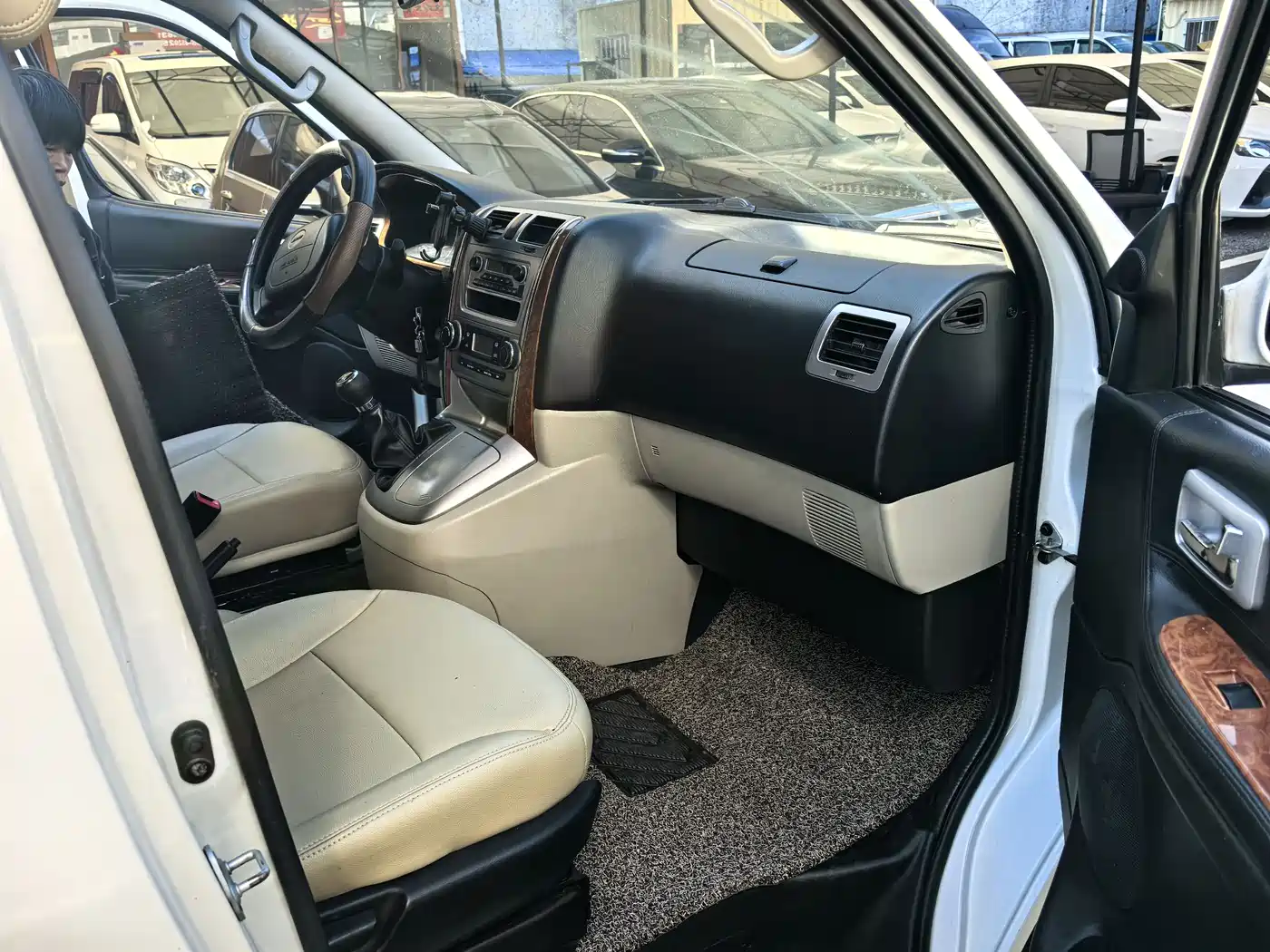 Jinbei Grace 2019 2019 2.0L Express Flagship 9-Seater China VI 1TZS
