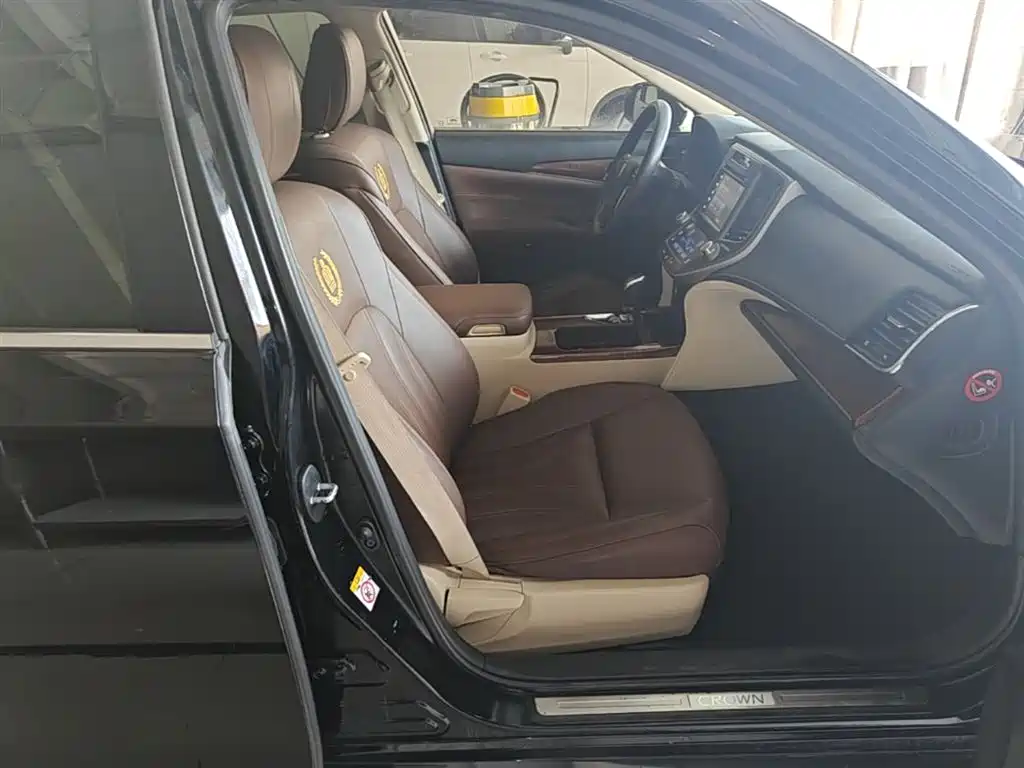 Toyota Crown 2015 2.0T Pioneer фото 24