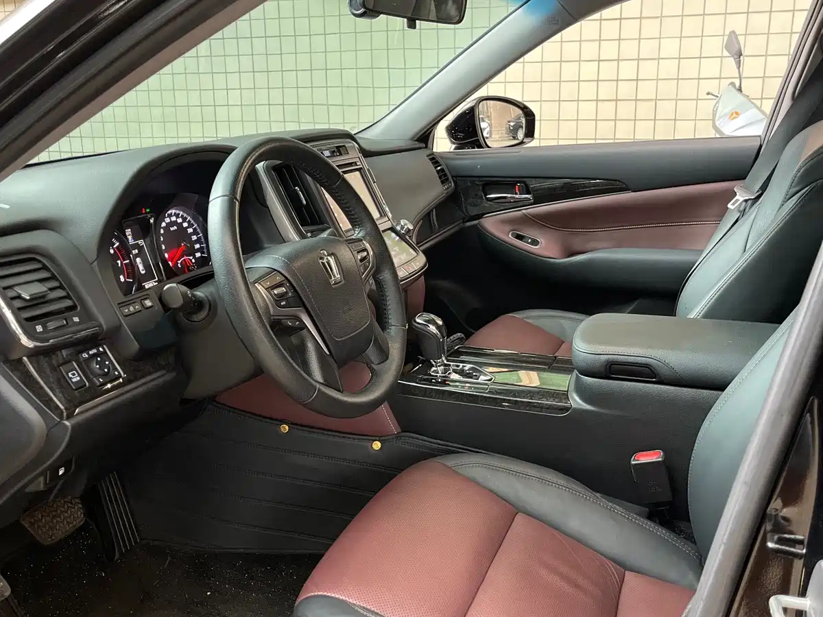 2019 Toyota Crown