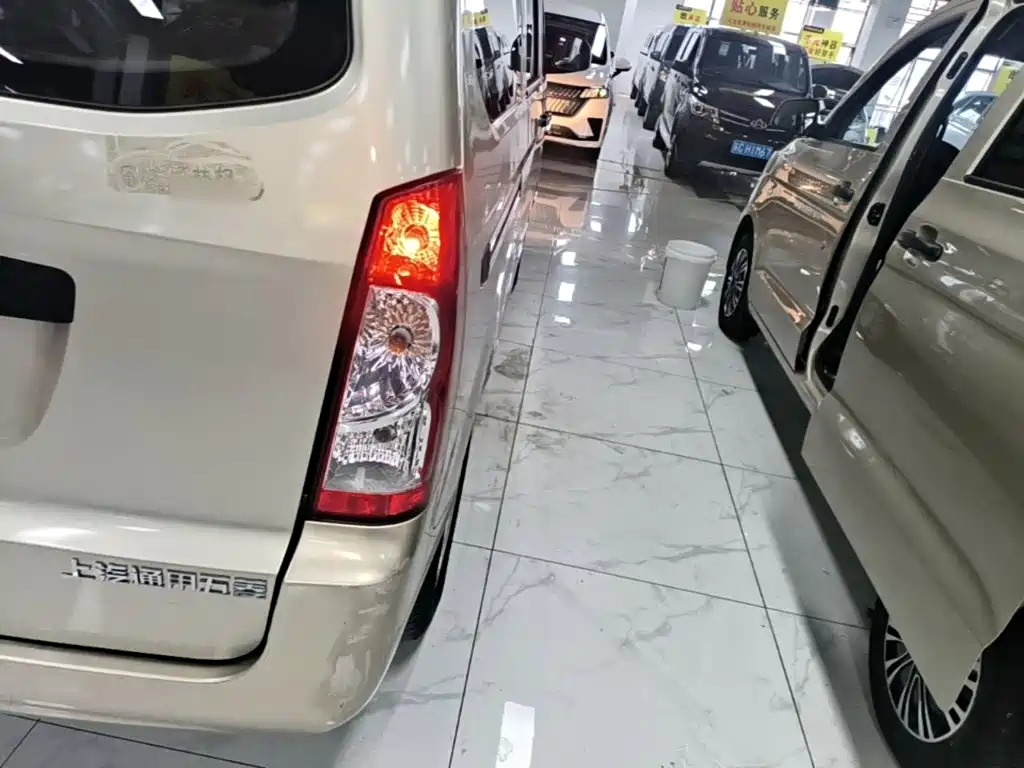 Wuling Motors Wuling Rongguang 2017 2015 1.2L S Base CNG