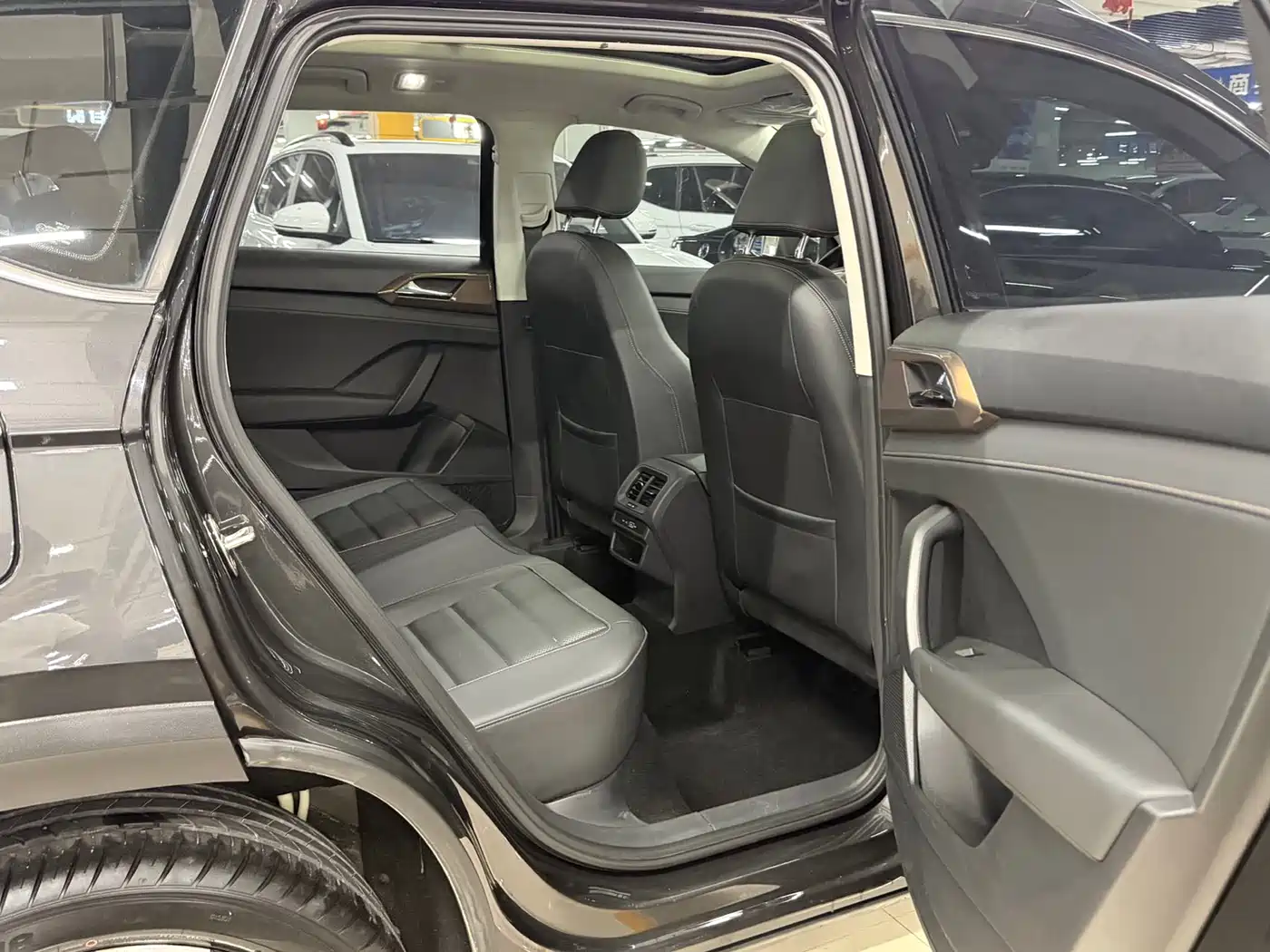 Volkswagen Tharu 2022 280TSI FWD Luxury Edition фото 15