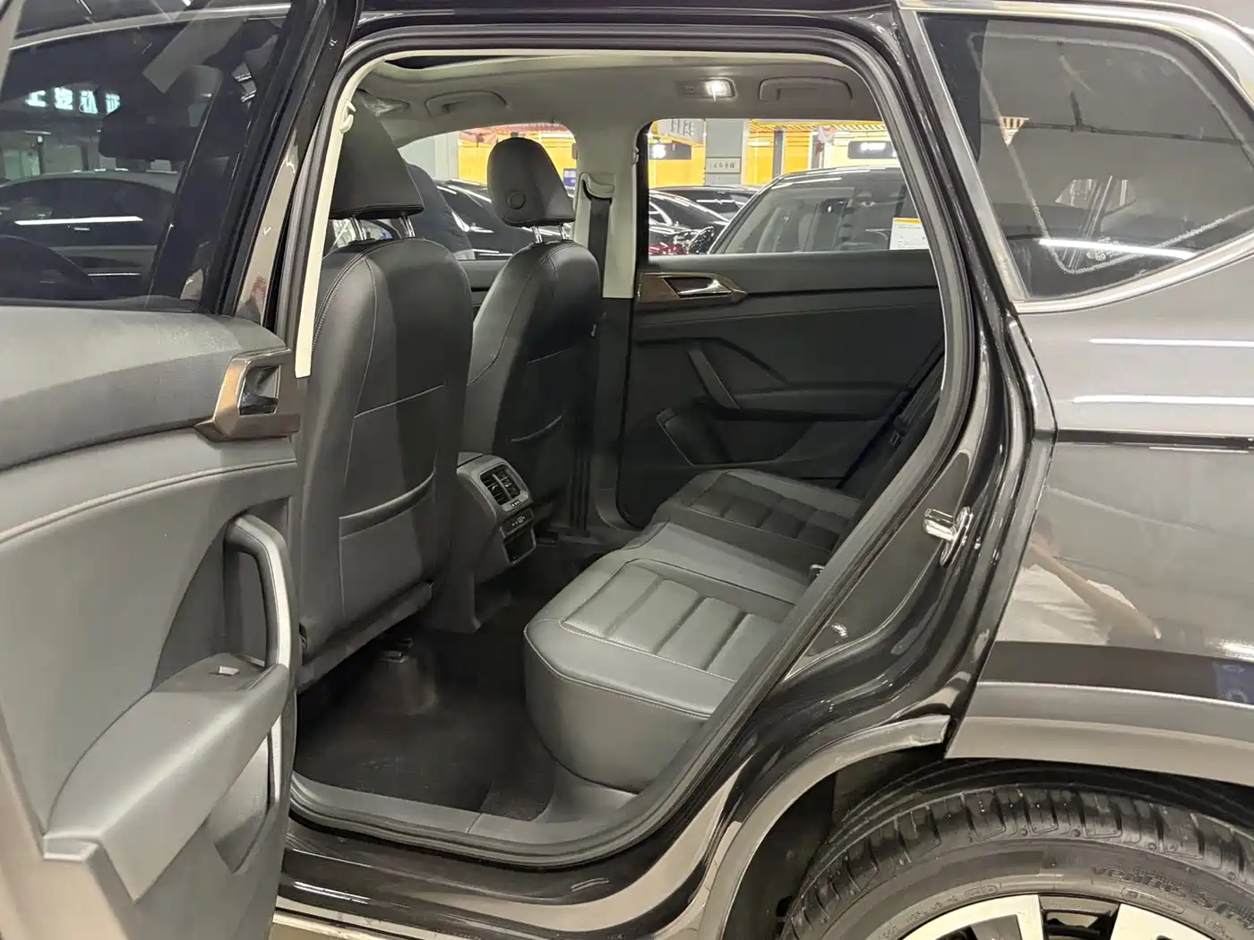 Volkswagen Tharu 2022 280TSI FWD Luxury Edition фото 14