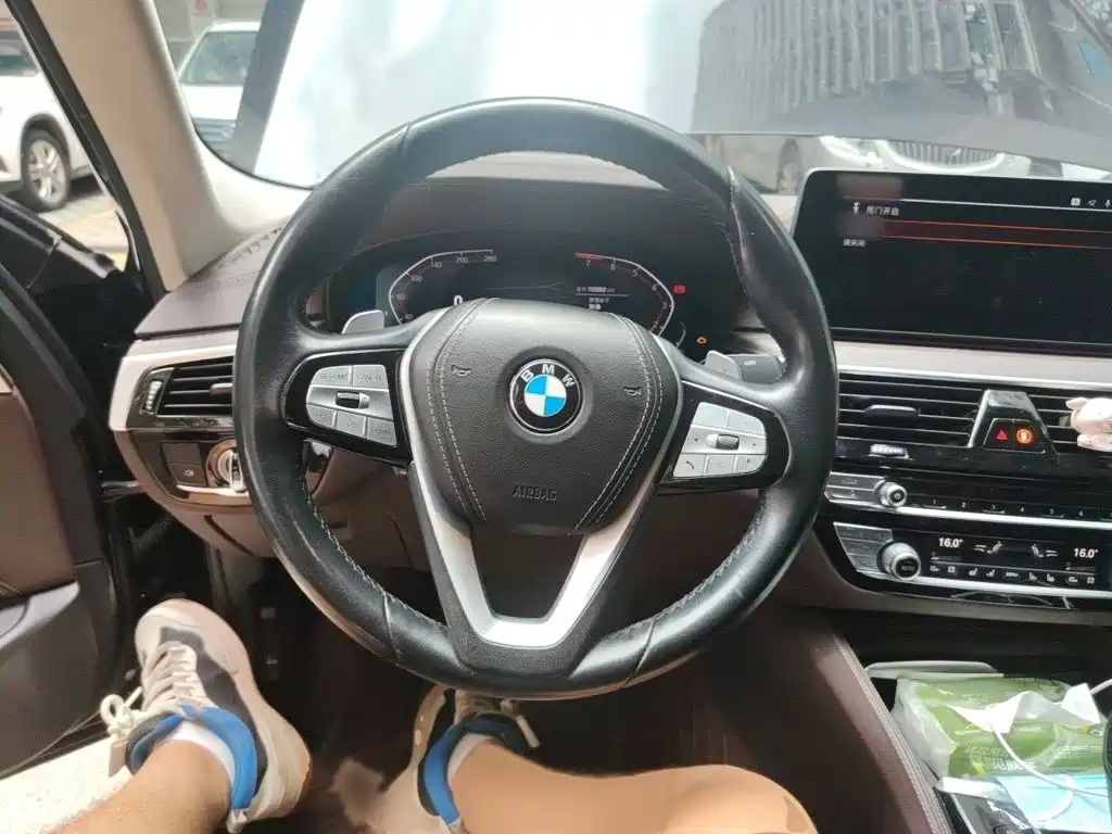 Photo 3 - BMW 5 Series