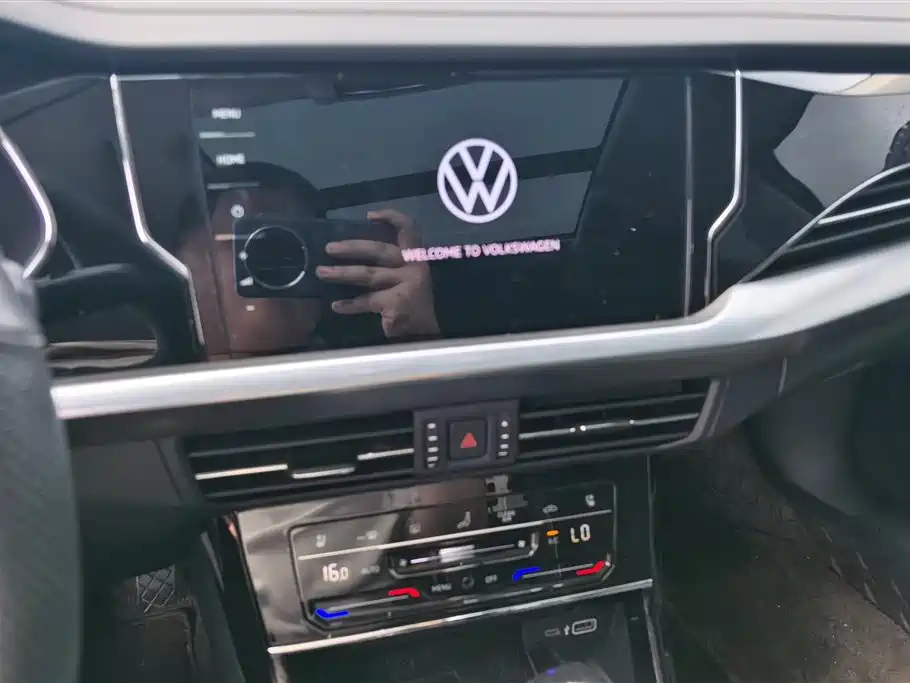 Volkswagen Passat 2024 380TSI Starlight Dragon Glory Edition фото 13