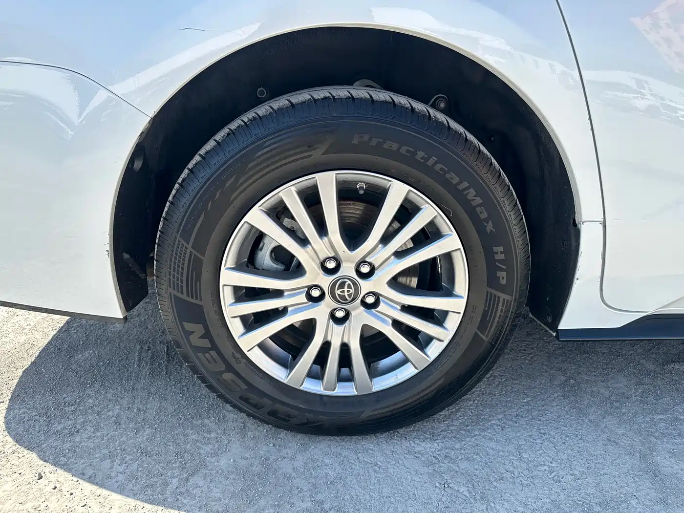 Toyota Sienna 2023 2.5L Hybrid Luxury Edition фото 15