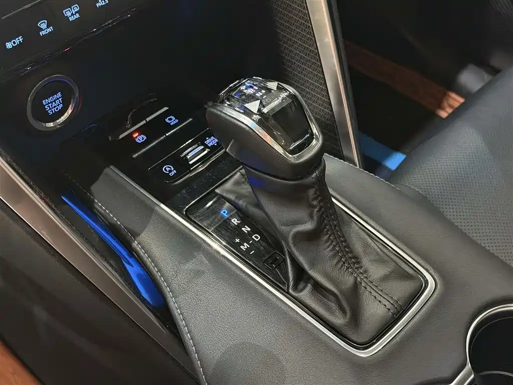 Toyota Venza 2022 2.0L CVT 2WD Premium фото 18